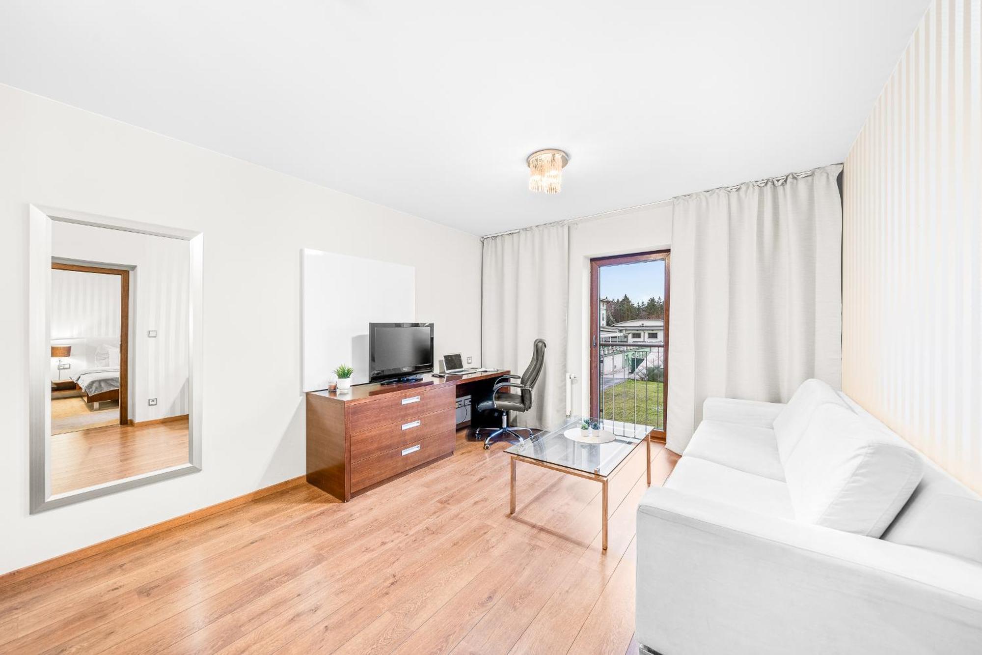 Prostorny Dvoupokojovy 52m2 *